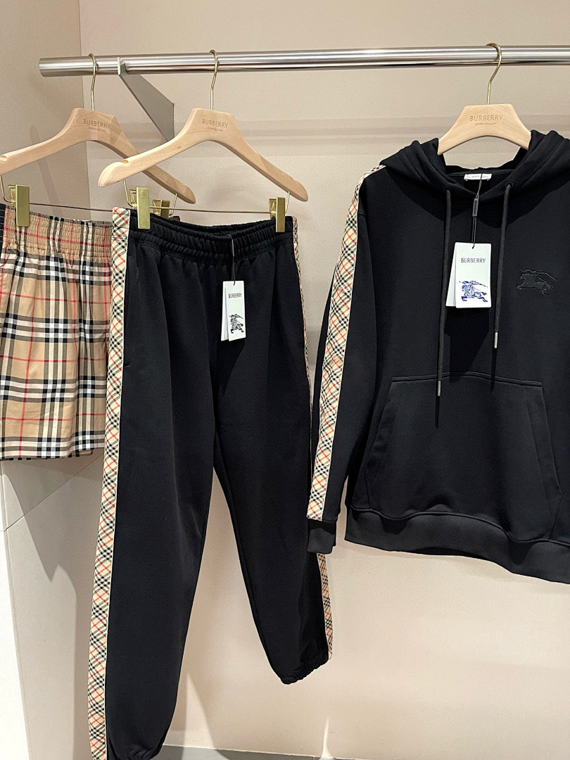 Burberry D102-61L - Image 9