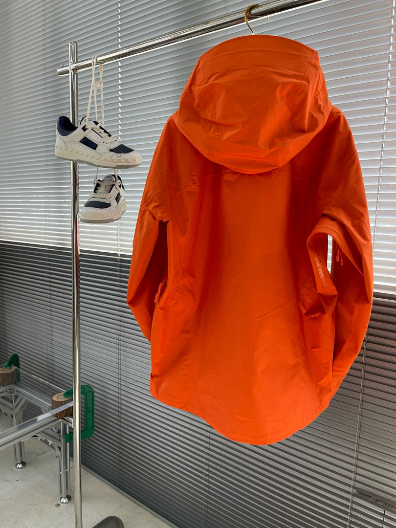 Arc'teryx — - Image 12
