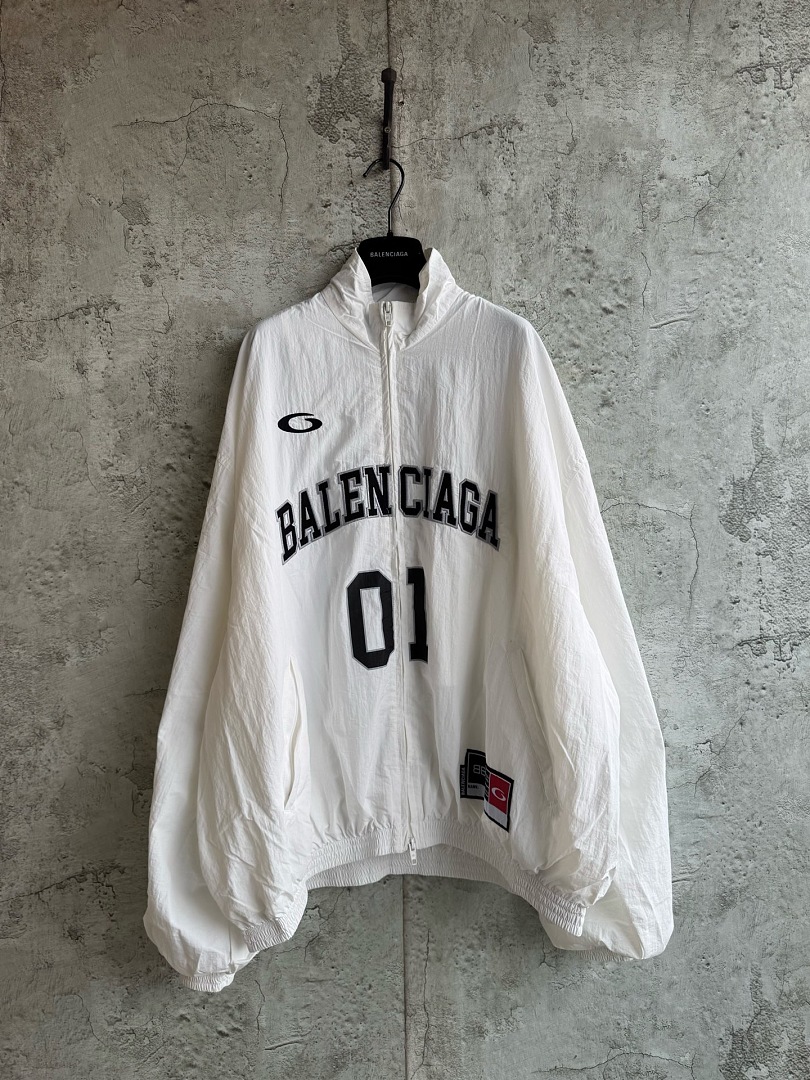 Balenciaga 52415−24L