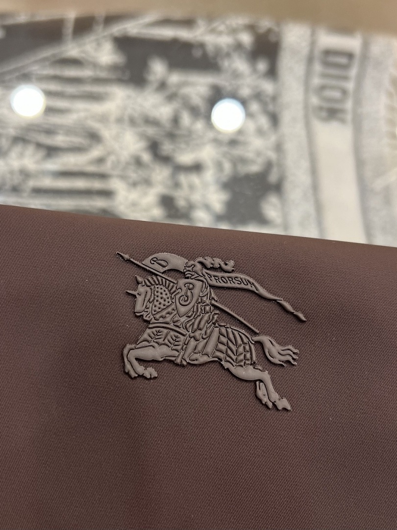 Burberry 5133−8L - Image 10