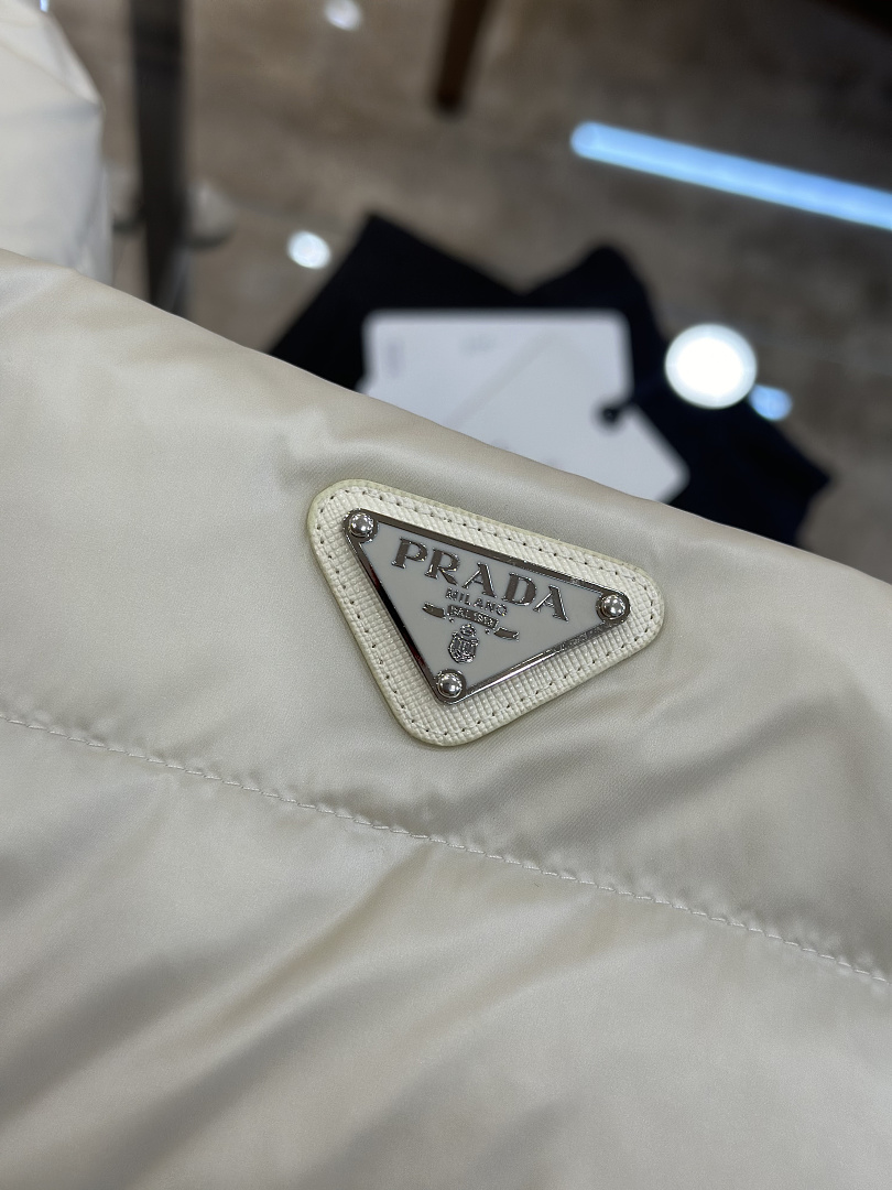 Prada 5207−8L - Image 28