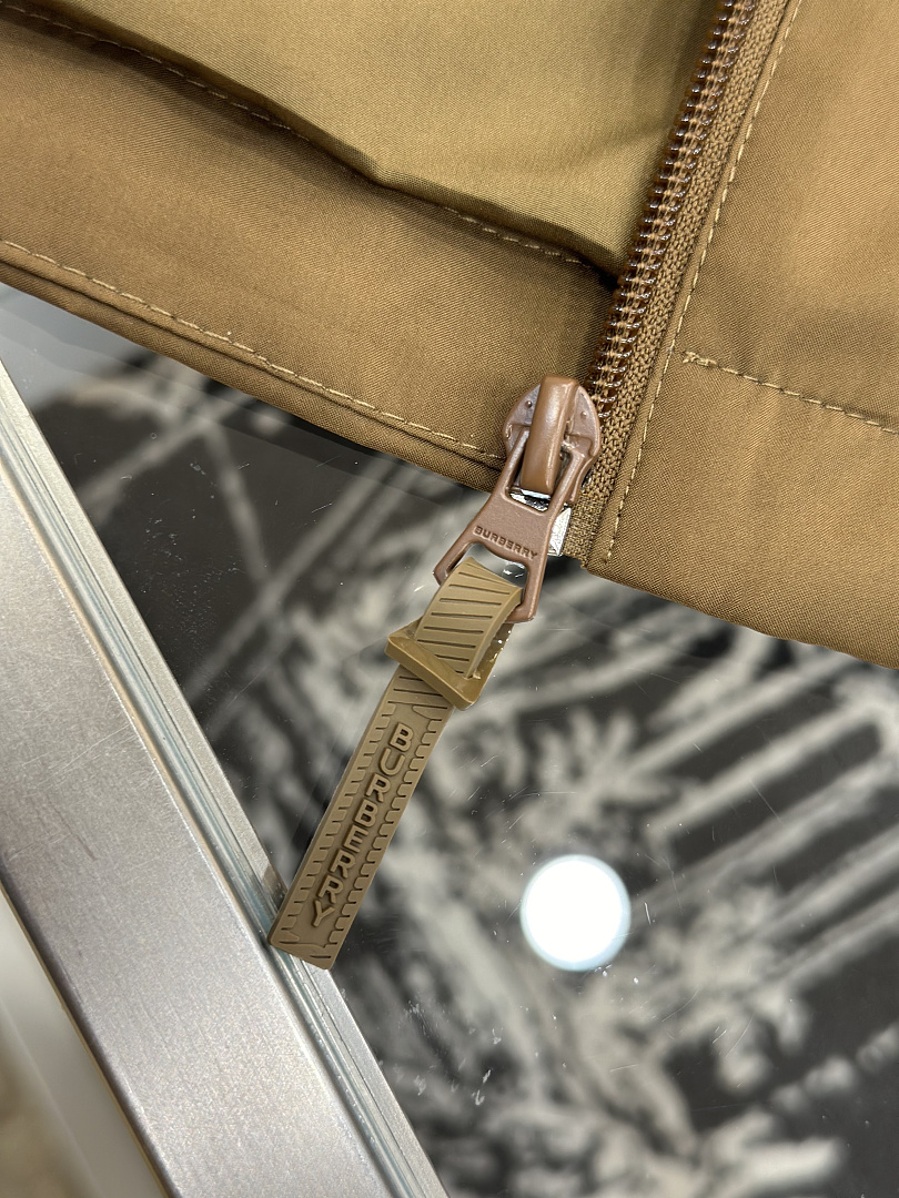 Burberry 5151−8L - Image 27