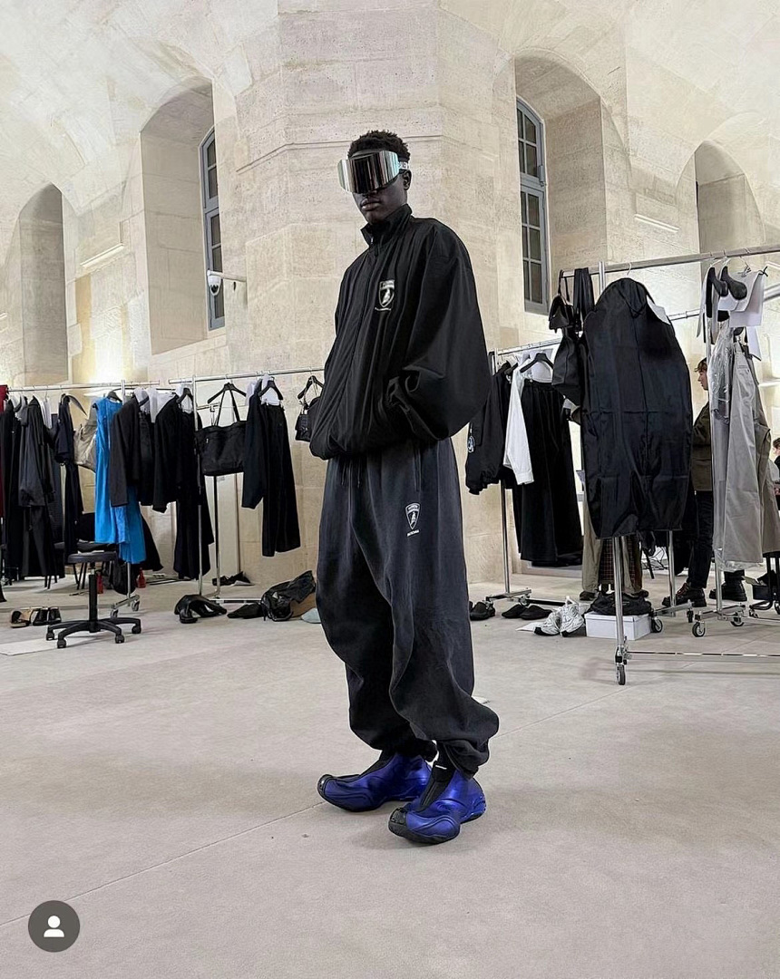 Balenciaga 5C018−25L - Image 2