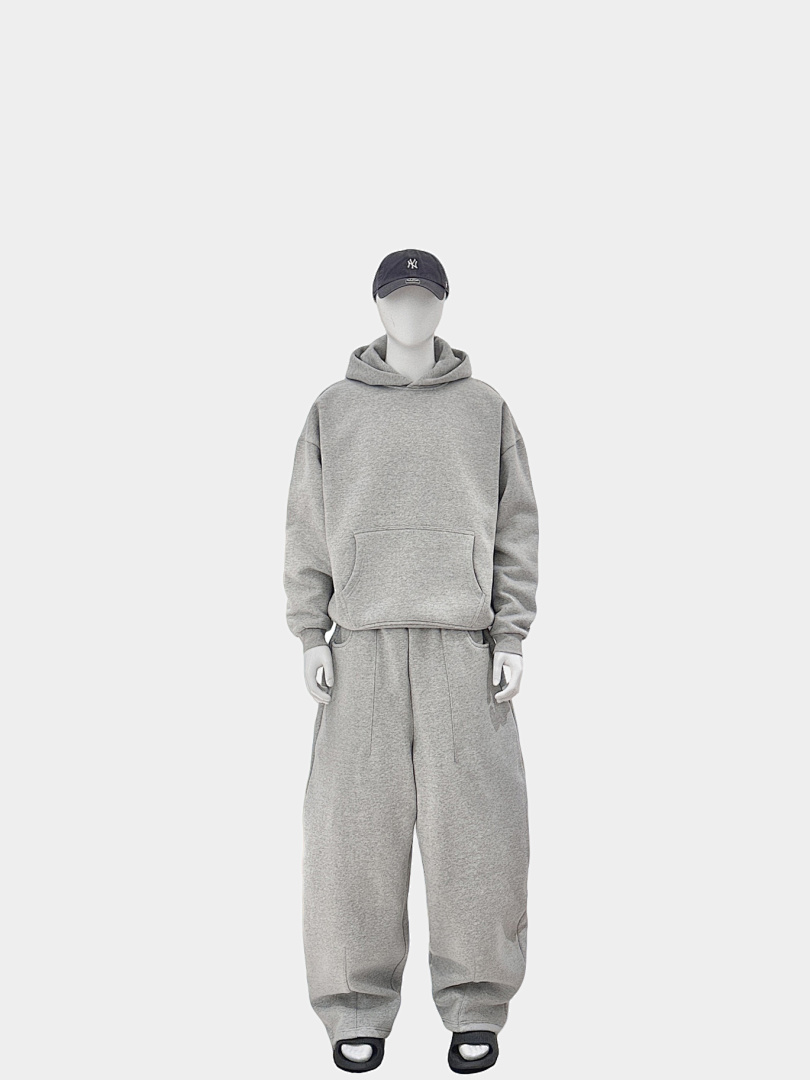 On Running 520Gsm Union Kingdom Boxy Cropped Fit Tracksuit - Image 54
