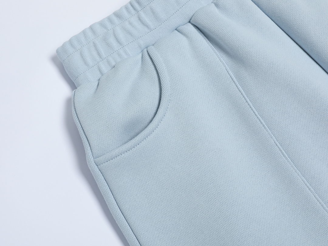 On Running 520Gsm Union Kingdom Boxy Cropped Fit Tracksuit - Image 41