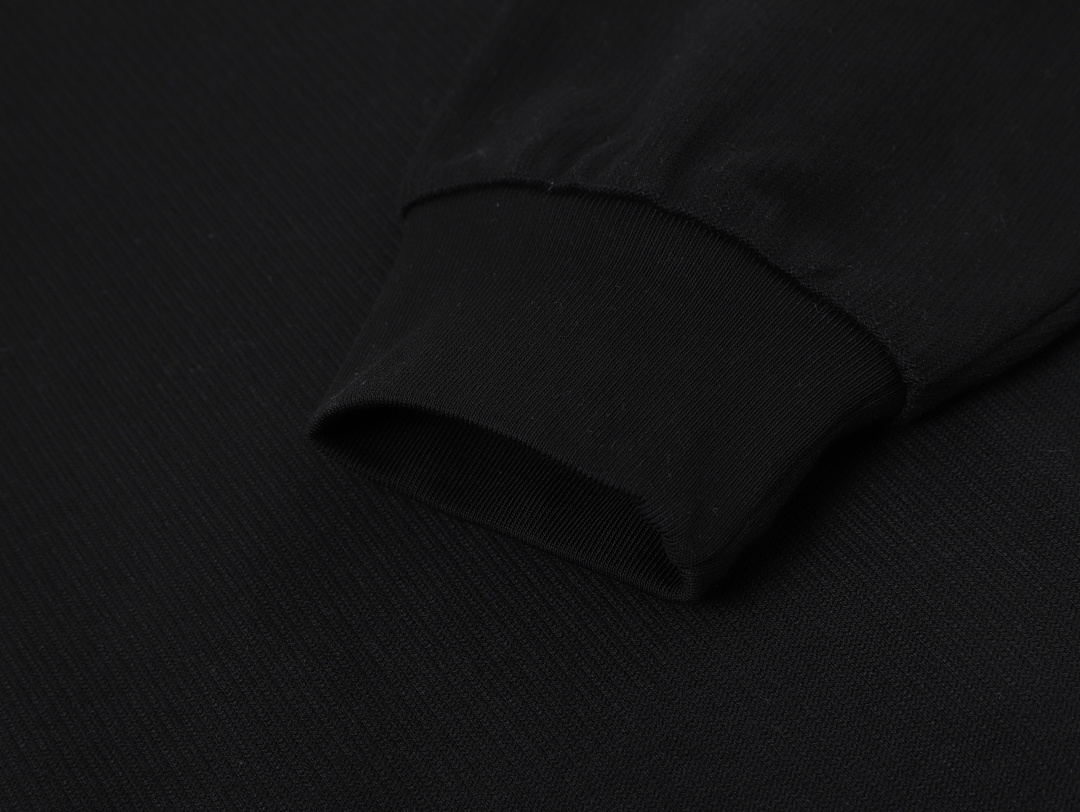 On Running 360Gsm Union Kingdom 100% Cotton Boxy Cropped Fit Quarter-Zip Sweatshirt - Image 23