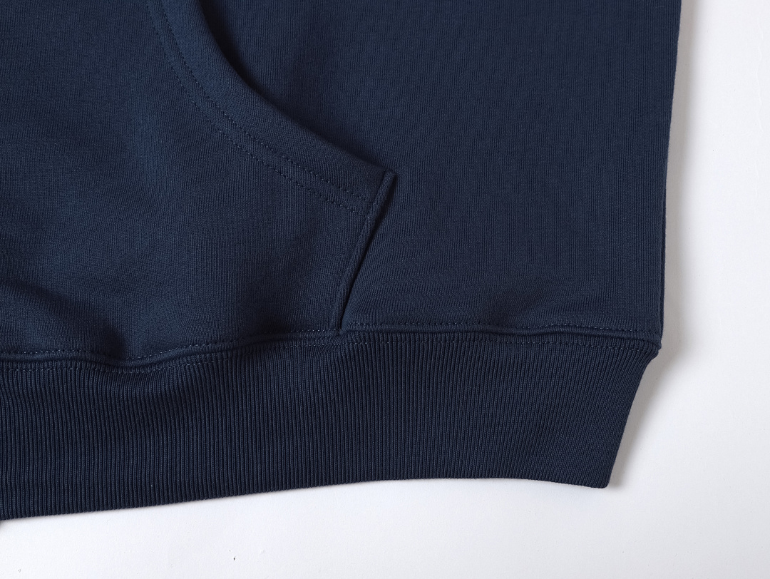 On Running 480Gsm Union Kingdom 100% Cotton Fleece Cropped Fit Zip-Up - Image 17
