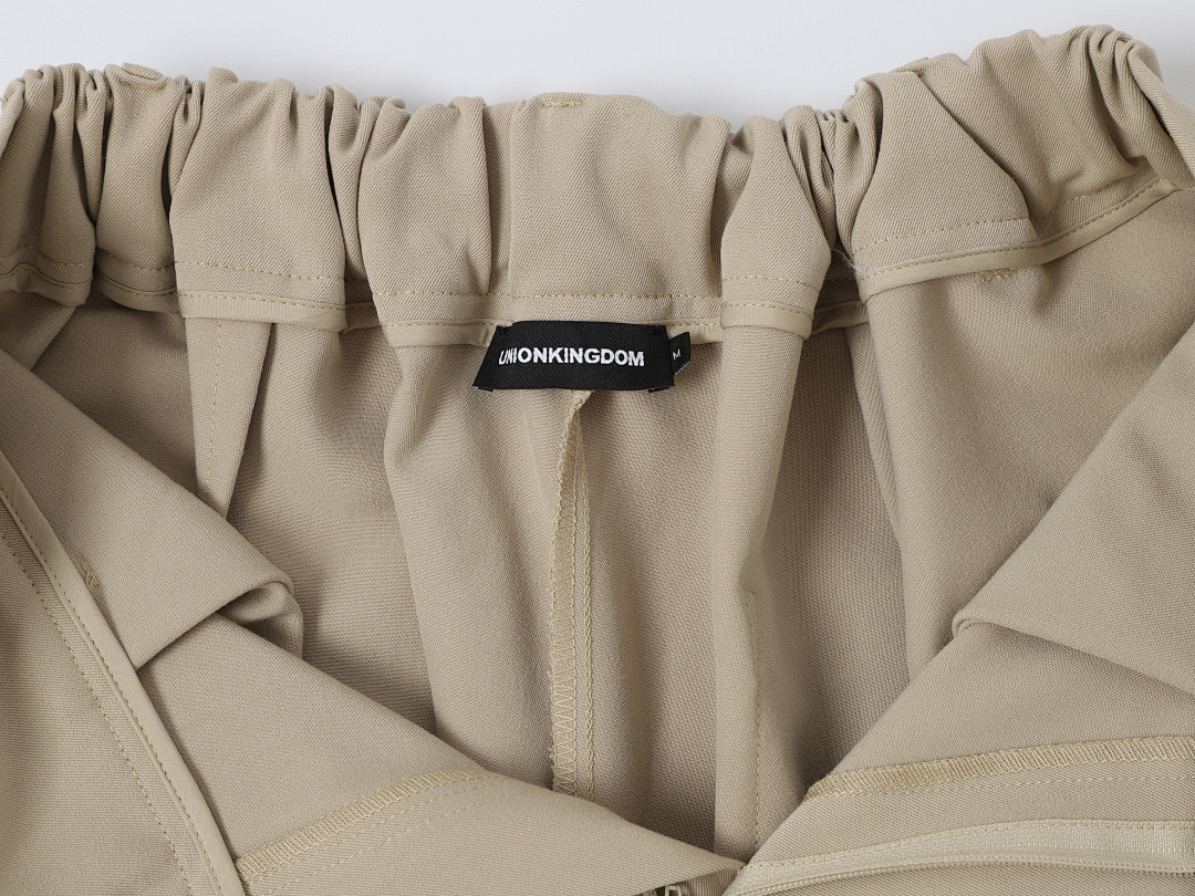 On Running 350Gsm Union Kingdom Loose Fit Pleated Shorts - Image 15