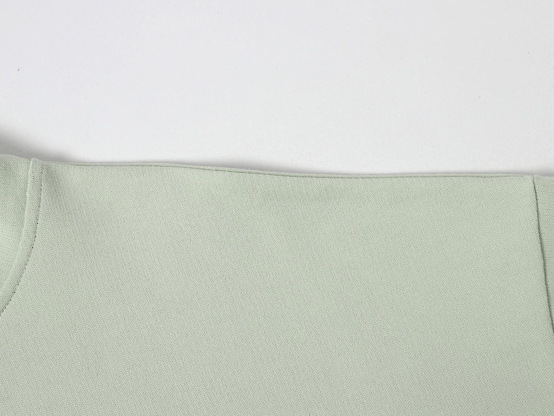 On Running 360Gsm Union Kingdom 100% Cotton Boxy Cropped Fit Quarter-Zip Sweatshirt - Image 6