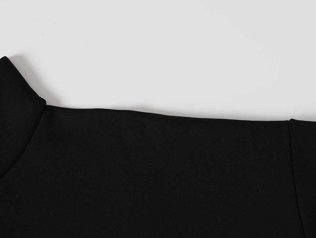 On Running 630Gsm Union Kingdom Boxy Crop Fit Blank Quarter-Zip Sweatshirt - Image 36