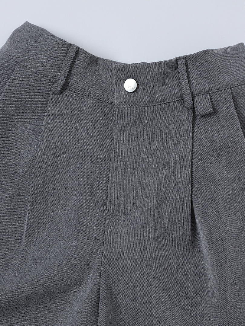 On Running 350Gsm Union Kingdom Loose Fit Pleated Shorts - Image 4