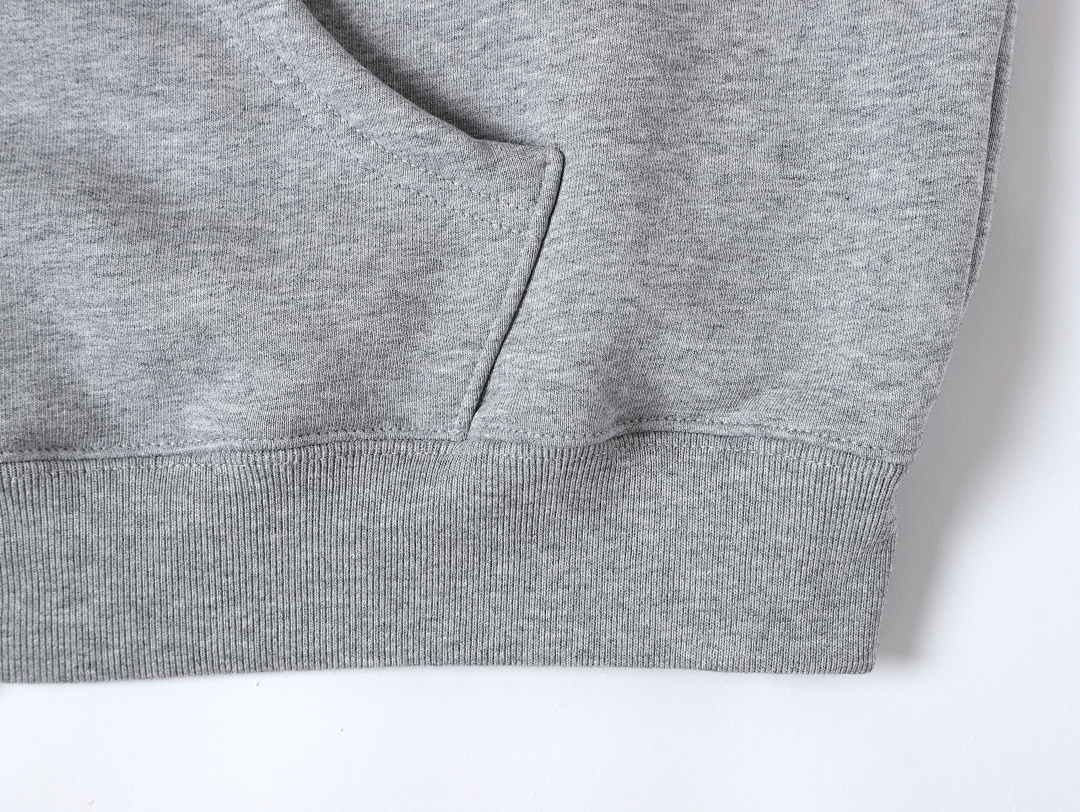 On Running 480Gsm Union Kingdom 100% Cotton Fleece Cropped Fit Zip-Up - Image 8