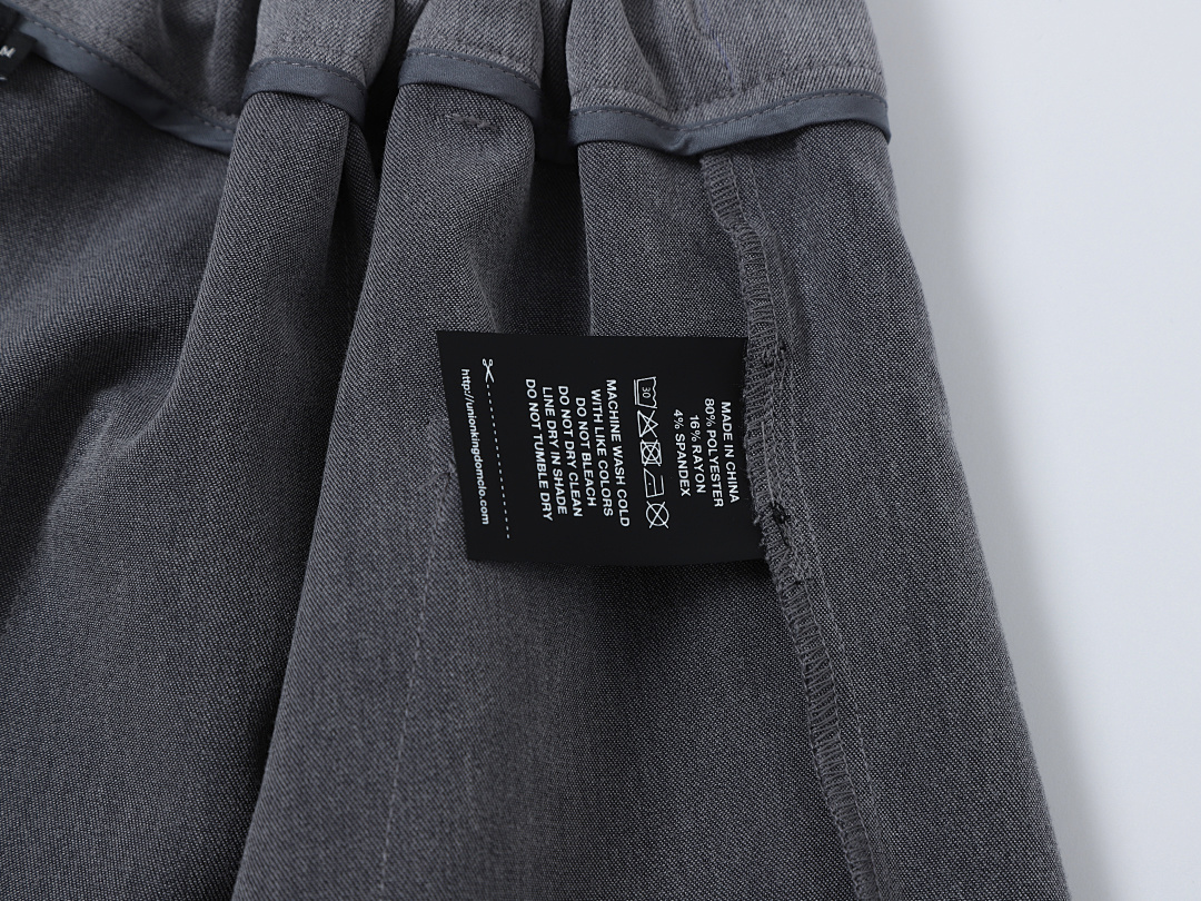 On Running 350Gsm Union Kingdom Loose Fit Pleated Shorts - Image 10