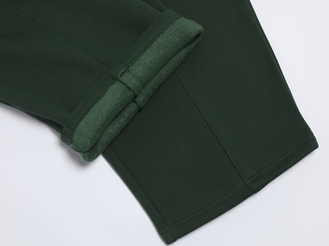 On Running 520Gsm Union Kingdom Boxy Cropped Fit Tracksuit - Image 17