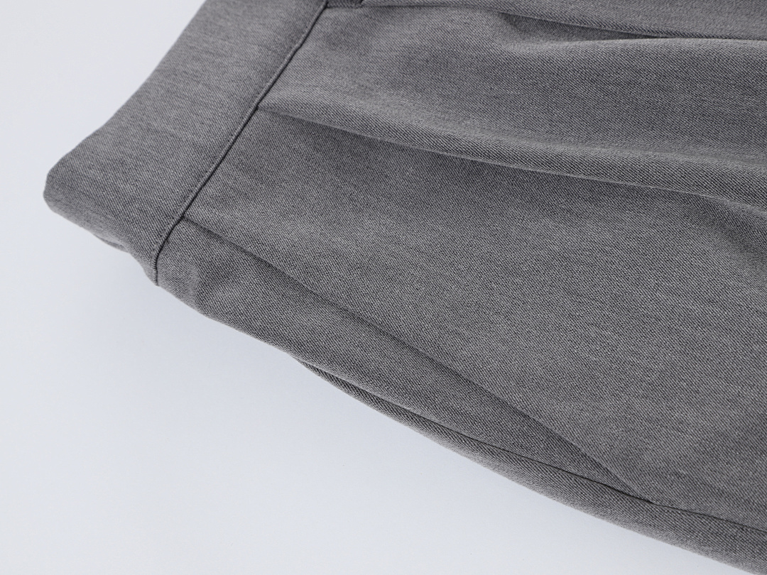 On Running 350Gsm Union Kingdom Baggy Fit Pleated Pant - Image 5