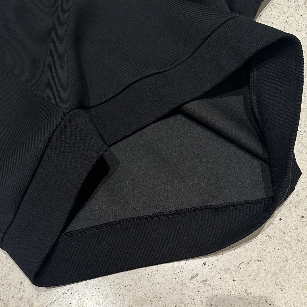 On Running 630Gsm Union Kingdom Boxy Crop Fit Blank Quarter-Zip Sweatshirt - Image 54