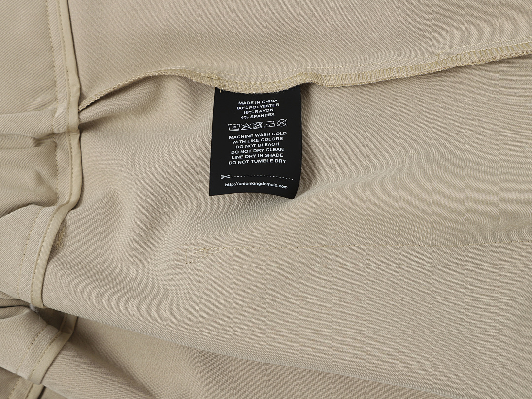On Running 350Gsm Union Kingdom Loose Fit Pleated Shorts - Image 19
