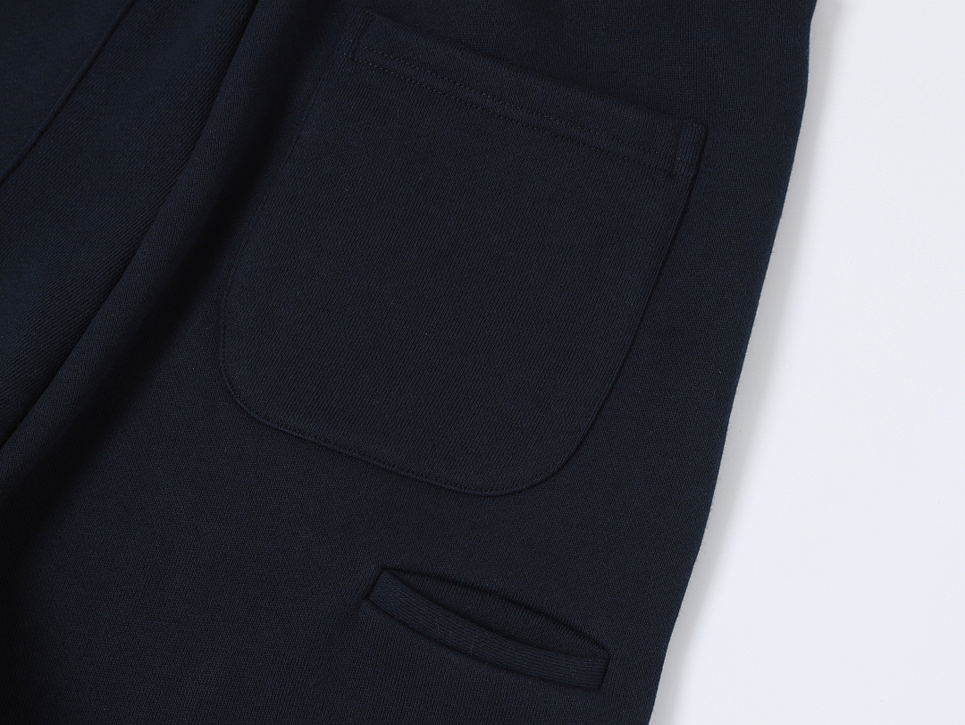 On Running 520Gsm Union Kingdom Boxy Cropped Fit Tracksuit - Image 108