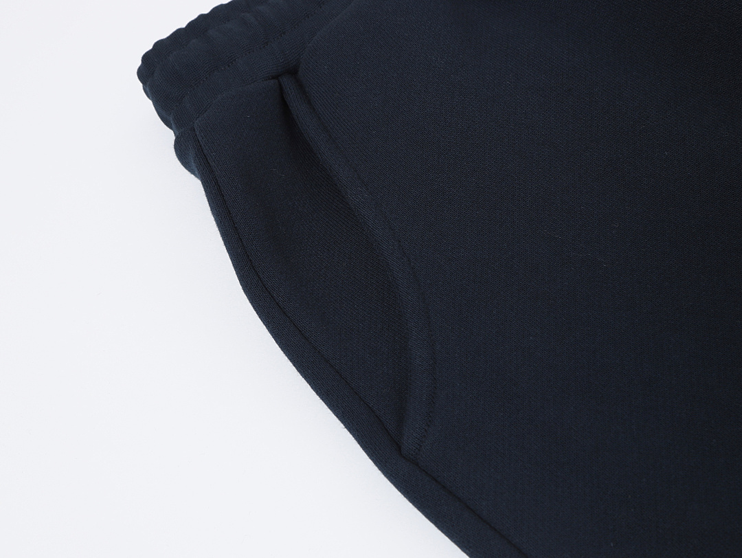 On Running 520Gsm Union Kingdom Boxy Cropped Fit Tracksuit - Image 117