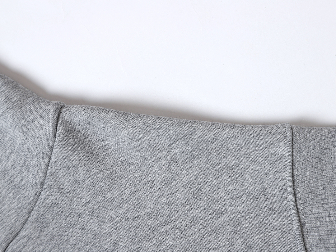 On Running 480Gsm Union Kingdom 100% Cotton Fleece Cropped Fit Zip-Up - Image 5