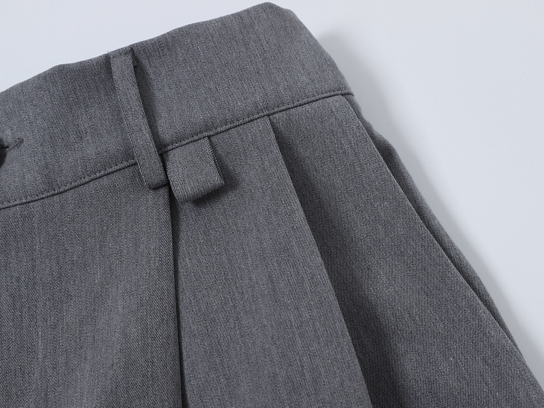 On Running 350Gsm Union Kingdom Loose Fit Pleated Shorts - Image 7