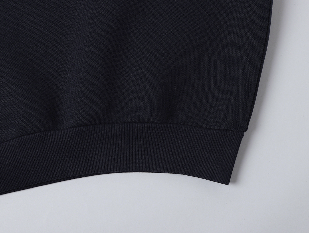 On Running 630Gsm Union Kingdom Boxy Cropped Fit Blank Crewneck - Image 27