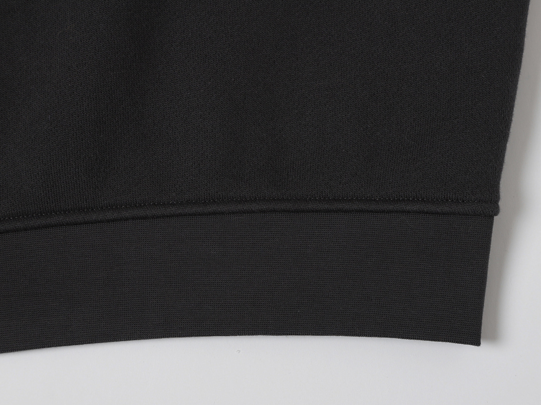 On Running 520Gsm Union Kingdom Boxy Fit Crewneck - Image 18