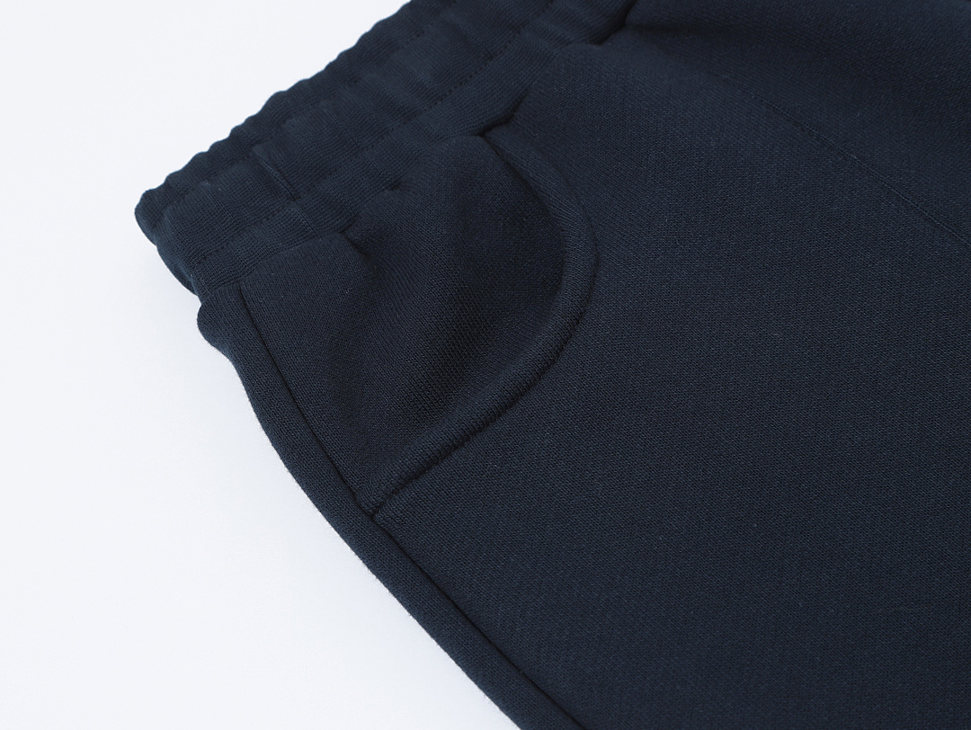 On Running 520Gsm Union Kingdom Boxy Cropped Fit Tracksuit - Image 107