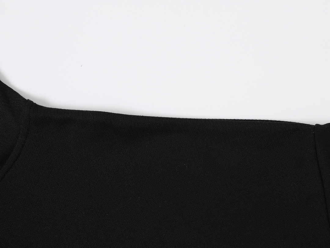 On Running 360Gsm Union Kingdom 100% Cotton Boxy Cropped Fit Quarter-Zip Sweatshirt - Image 22
