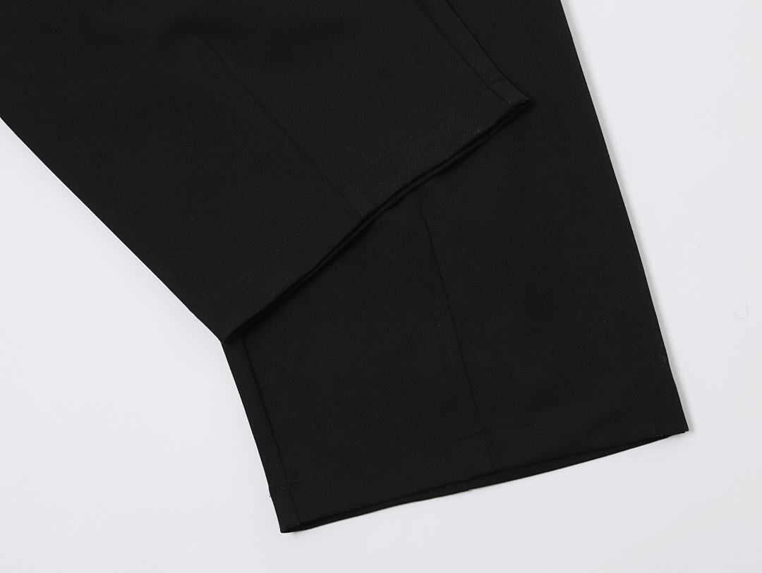 On Running 350Gsm Union Kingdom Baggy Fit Pleated Pant - Image 18