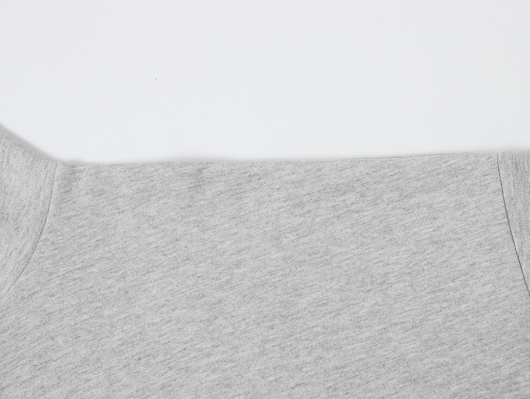 On Running 430Gsm Union Kingdom Double-Face Fabric Boxy Cropped Fit Quarter-Zip Sweatshirt - Image 6