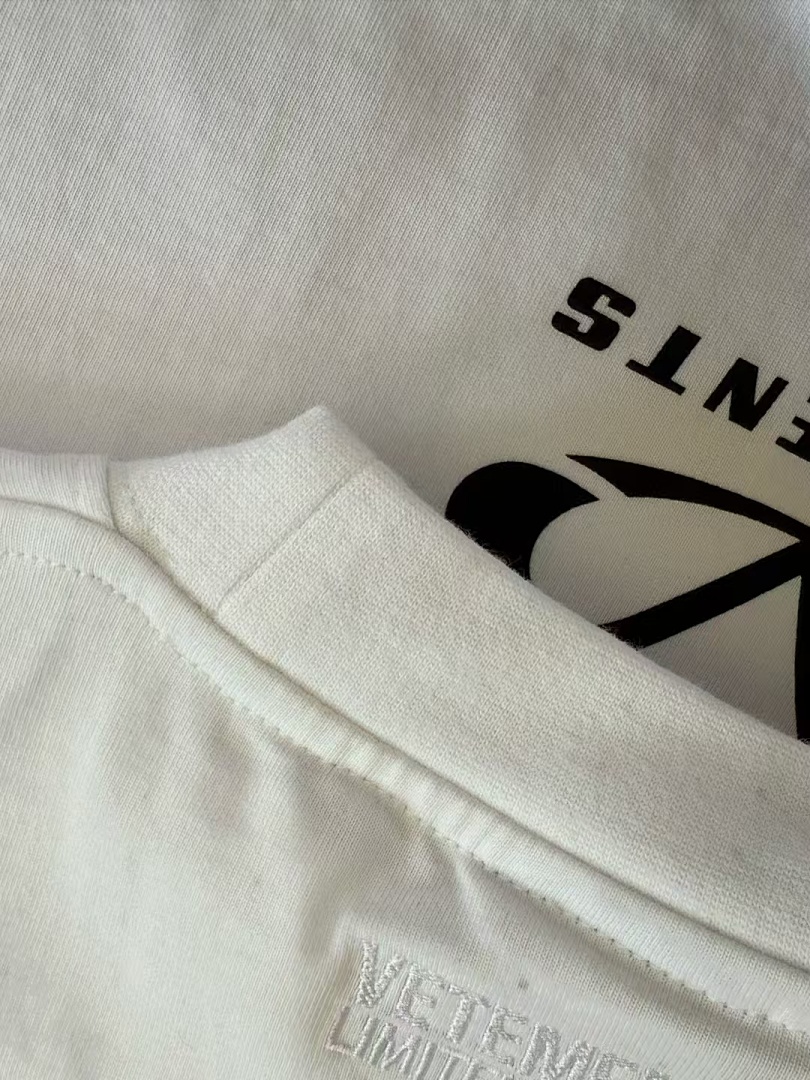 Other VETEMENTS Oval Logo Tee - Image 8