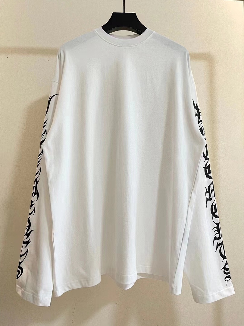 SOLD OUT VETEMENTS Black Gothic Font Long Sleeve T-Shirt, photo 1