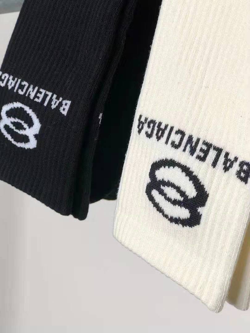Balenciaga SOLD OUT Balenciag Logo Socks - Image 5
