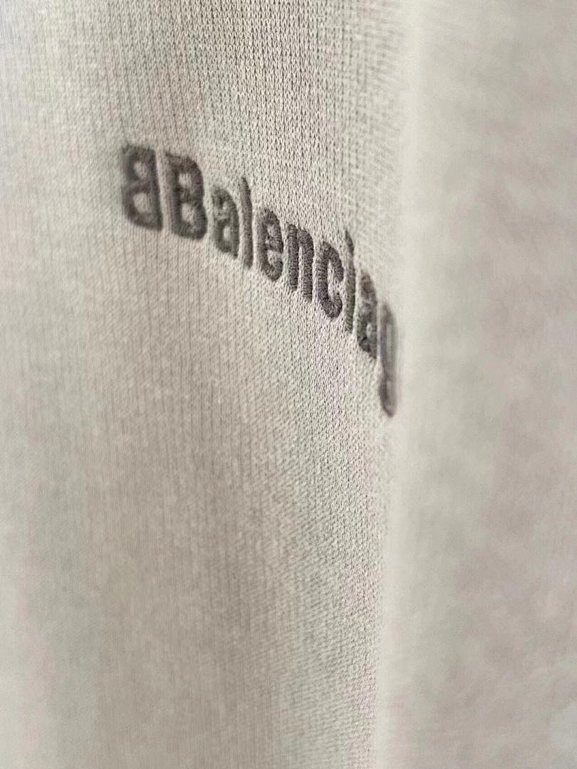 Balenciaga SOLD OUT Balenciag Logo Sweater - Image 9