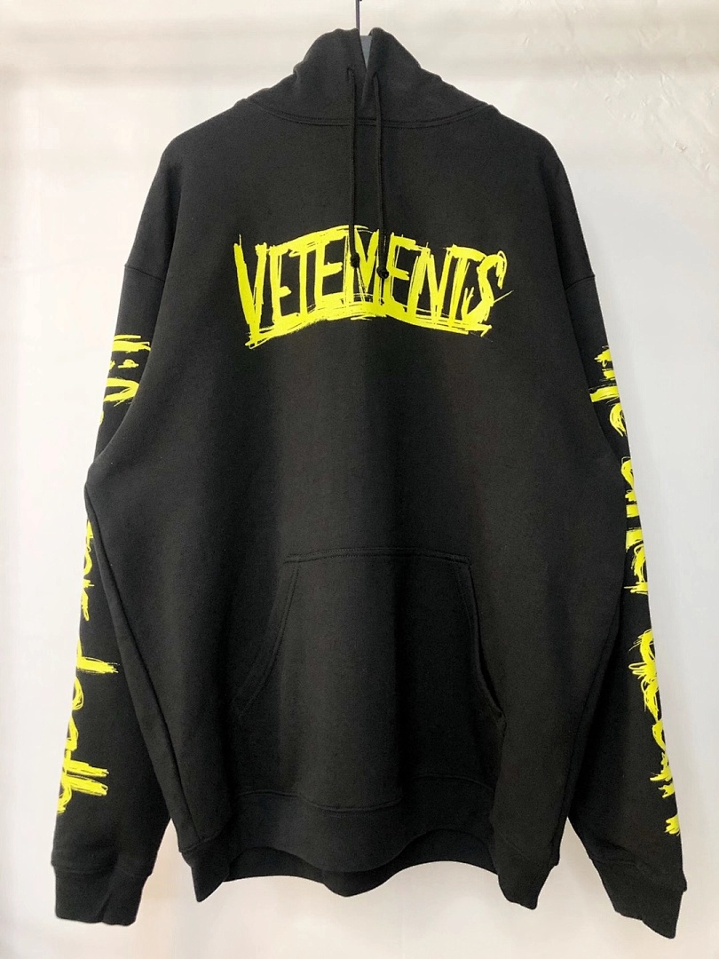 SOLD OUT VETEMENTS 2021 WORLD TOUR Hoodie, photo 1