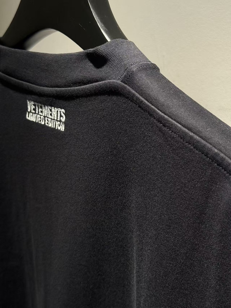 Other VETEMENTS Embroidered Logo Tee - Image 9