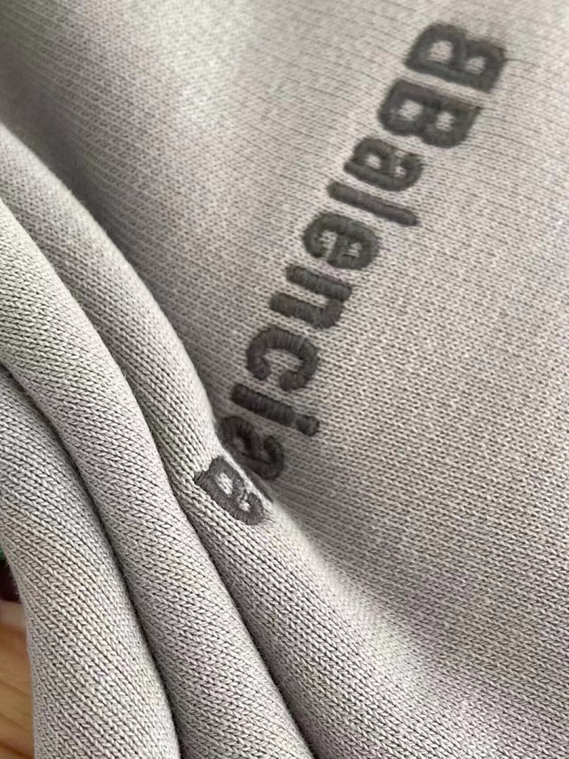 Balenciaga SOLD OUT Balenciag Logo Sweater - Image 7