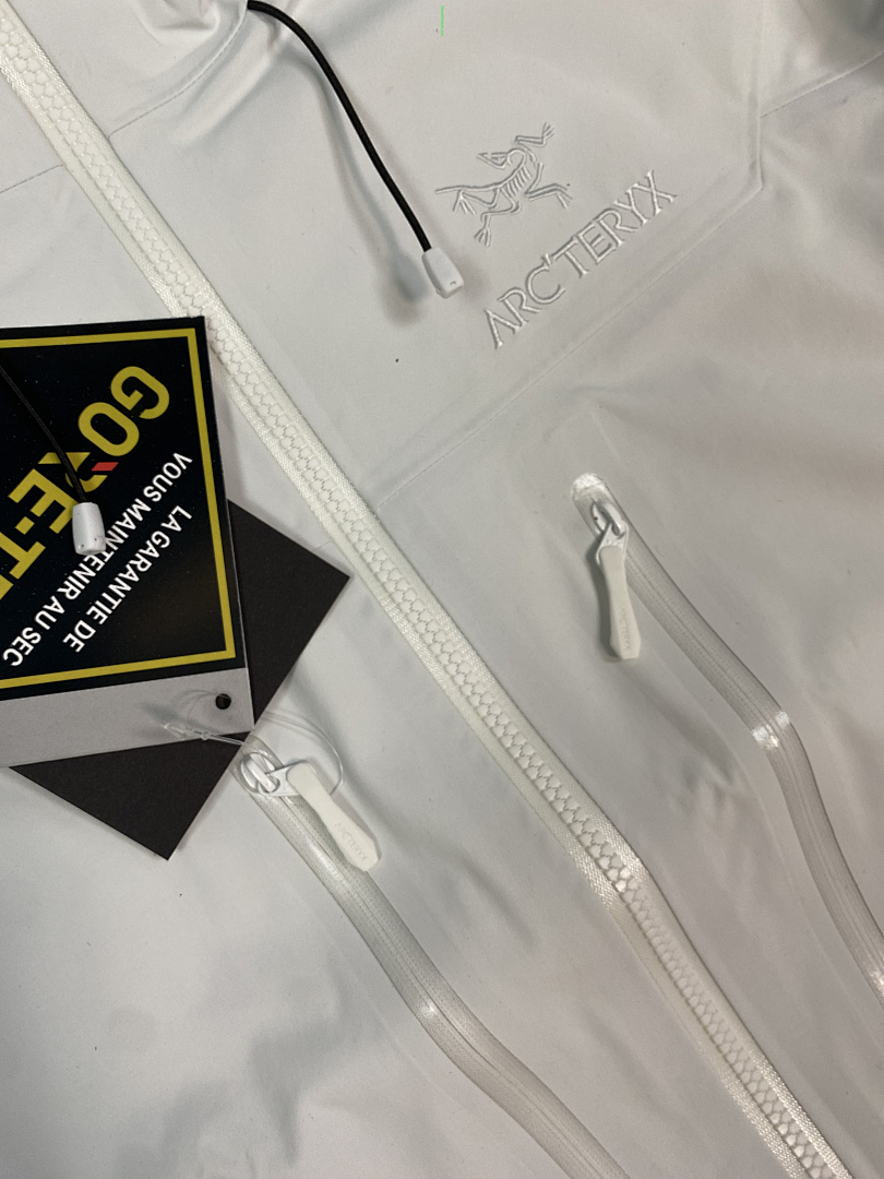 Chanel Polar White 400¥ - Image 9