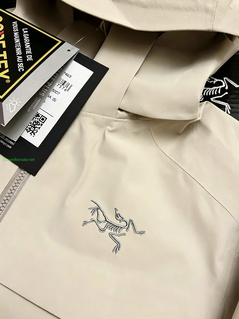 On Running ¥350 Macai Windbreaker - Image 12