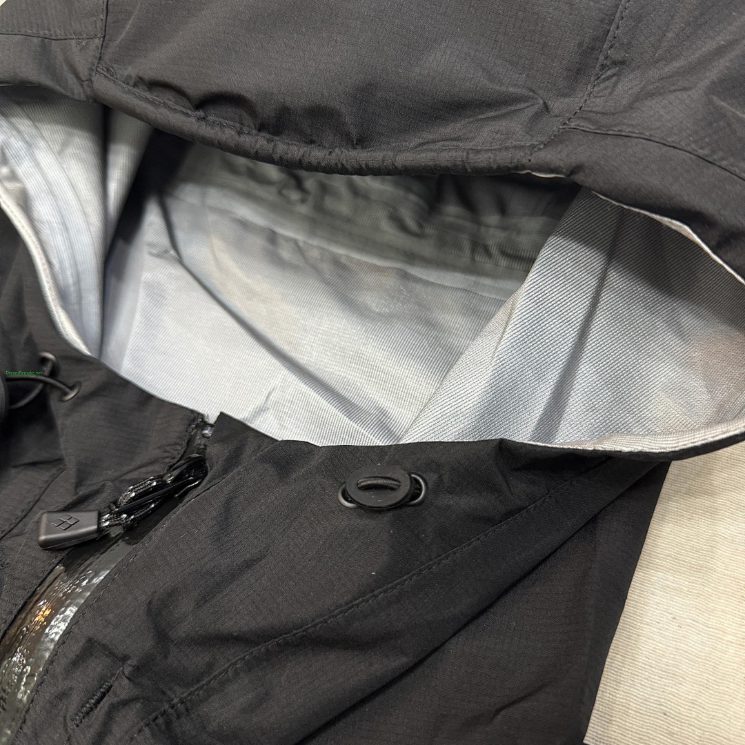 On Running ¥290-Black - Image 11
