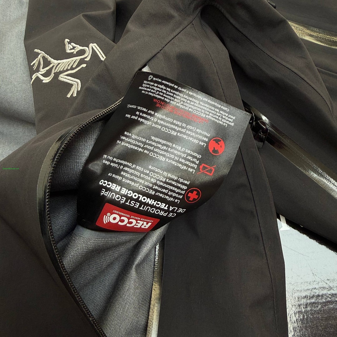 On Running ⛷️¥500 Sabre Ski Jacket-Black - Image 18