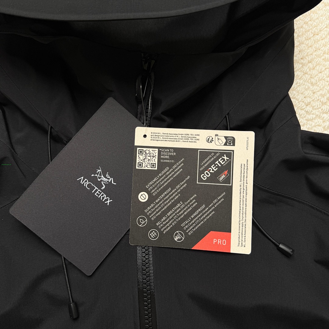 On Running ⛷️¥500 Sabre Ski Jacket-Black - Image 8