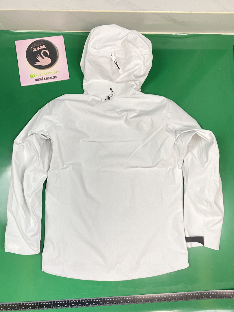 Chanel Polar White 400¥ - Image 6