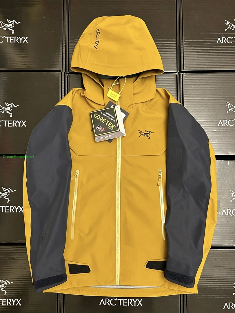 On Running ¥350 Macai Windbreaker - Image 34