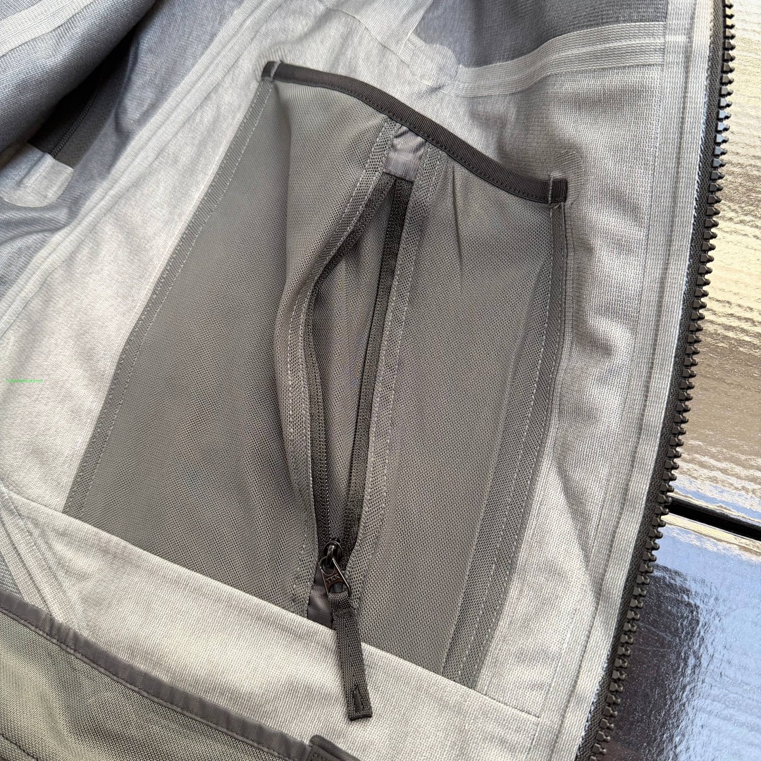 On Running ⛷️¥500 Sabre Ski Jacket-Black - Image 17