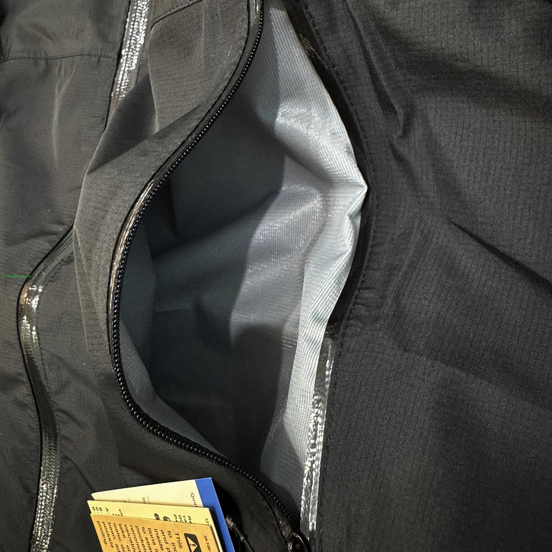 On Running ¥290-Black - Image 16