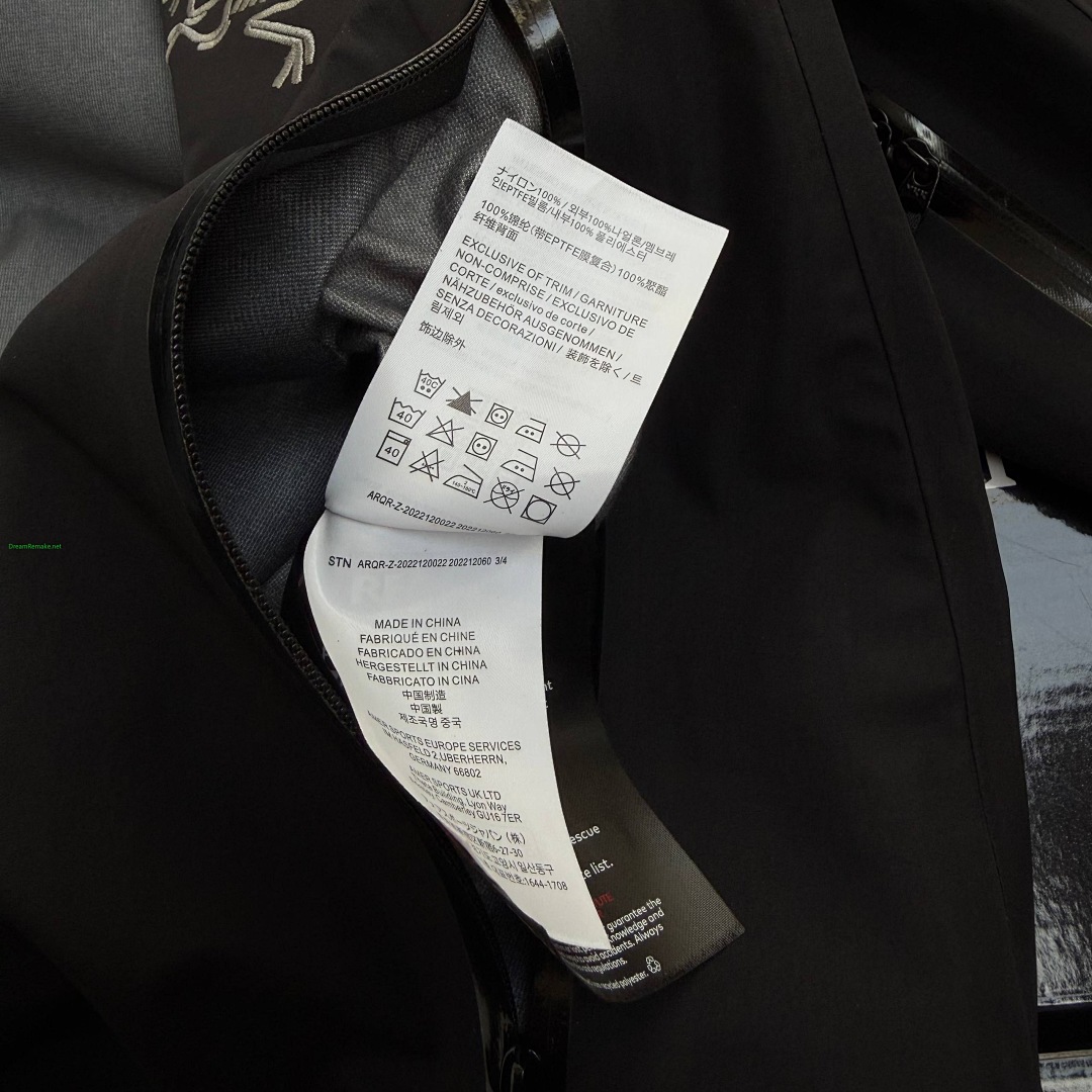 On Running ⛷️¥500 Sabre Ski Jacket-Black - Image 15