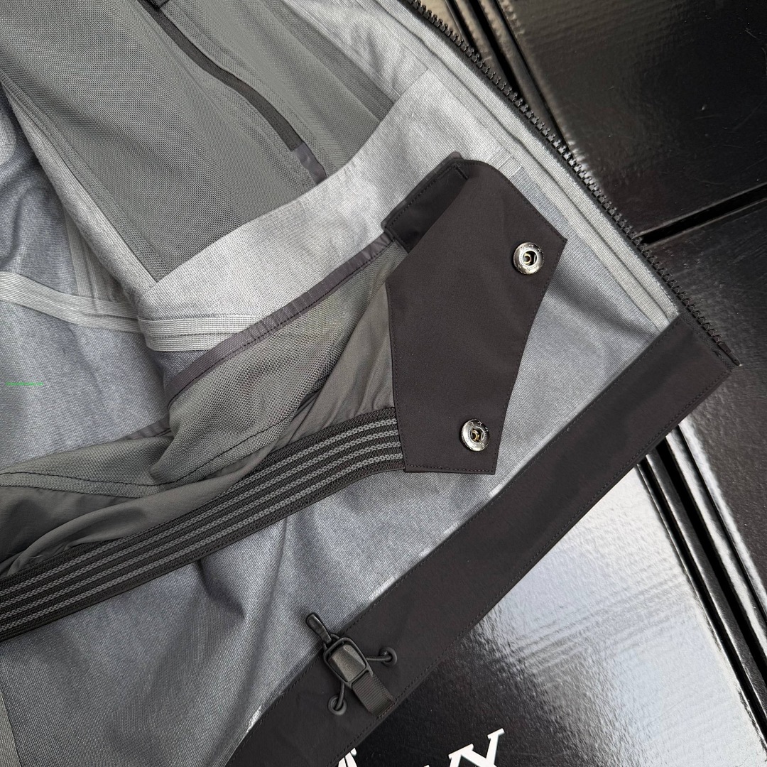 On Running ⛷️¥500 Sabre Ski Jacket-Black - Image 20