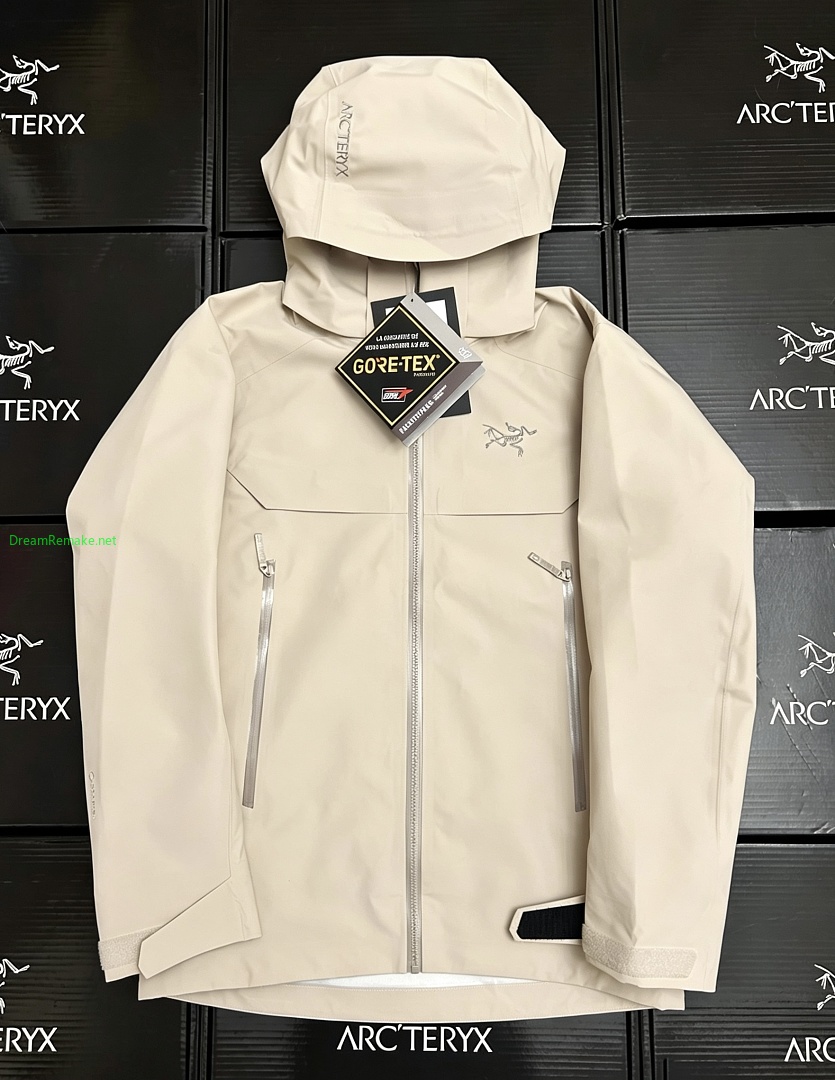 On Running ¥350 Macai Windbreaker - Image 13
